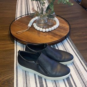 Ecco womens Fara womens zip sneaker